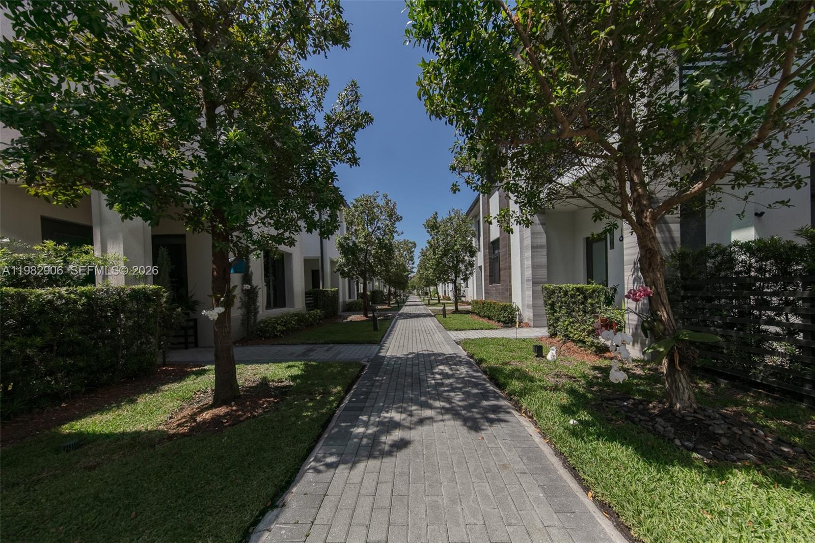 DOWNTOWN DORAL SOUTH PHAS - Residential