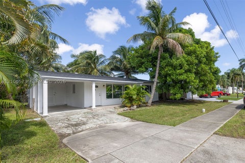 Photo of 2733 Harding St, Hollywood, FL 33020 (MLS # A12100573)