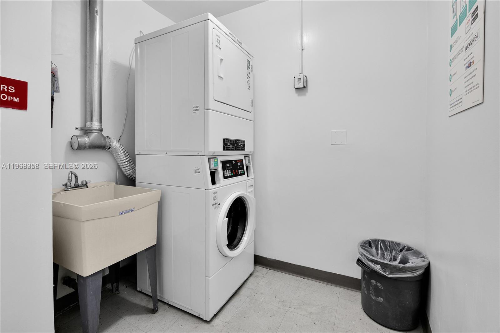 KING COLE CONDO - Residential