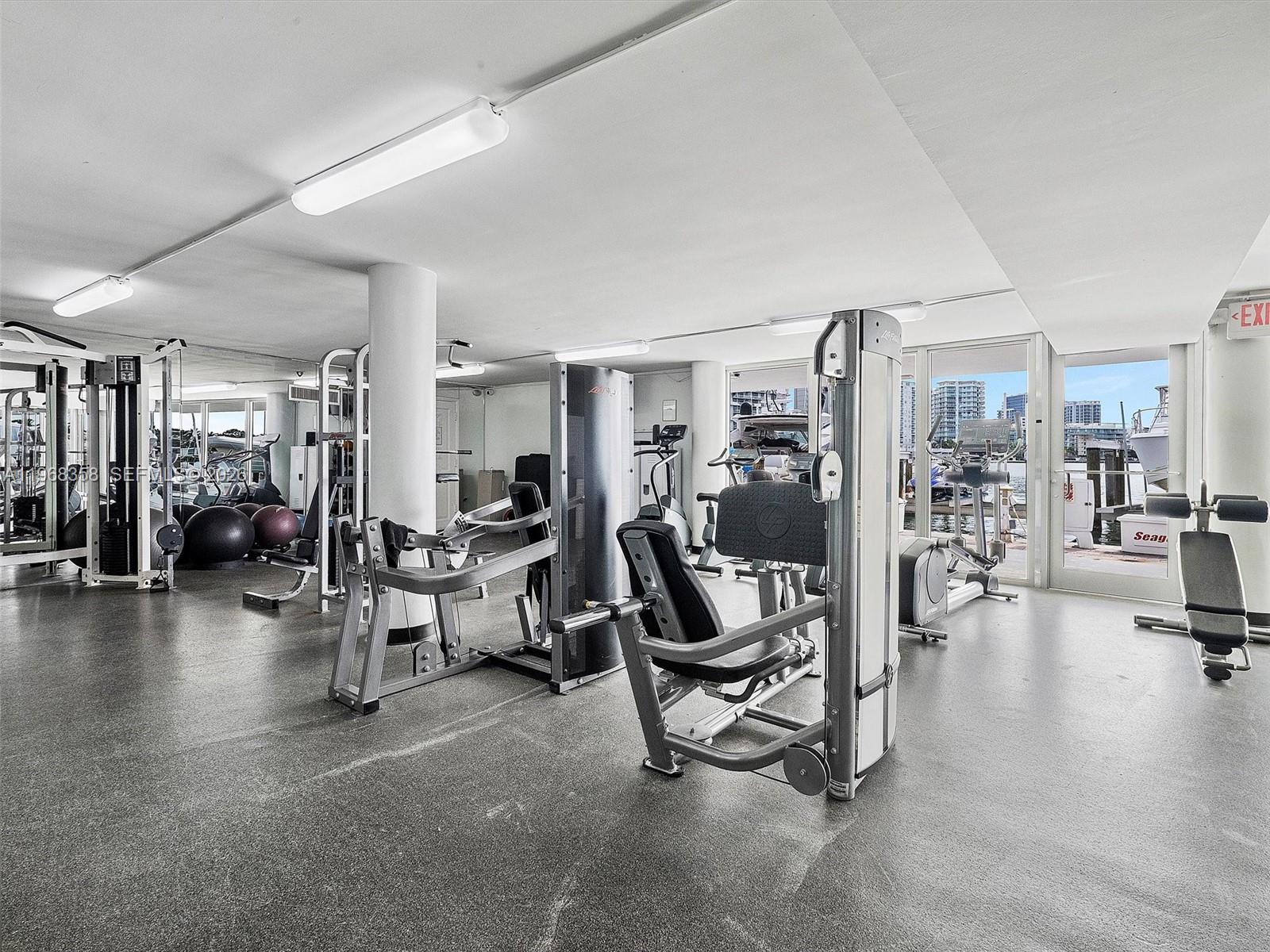 KING COLE CONDO - Residential