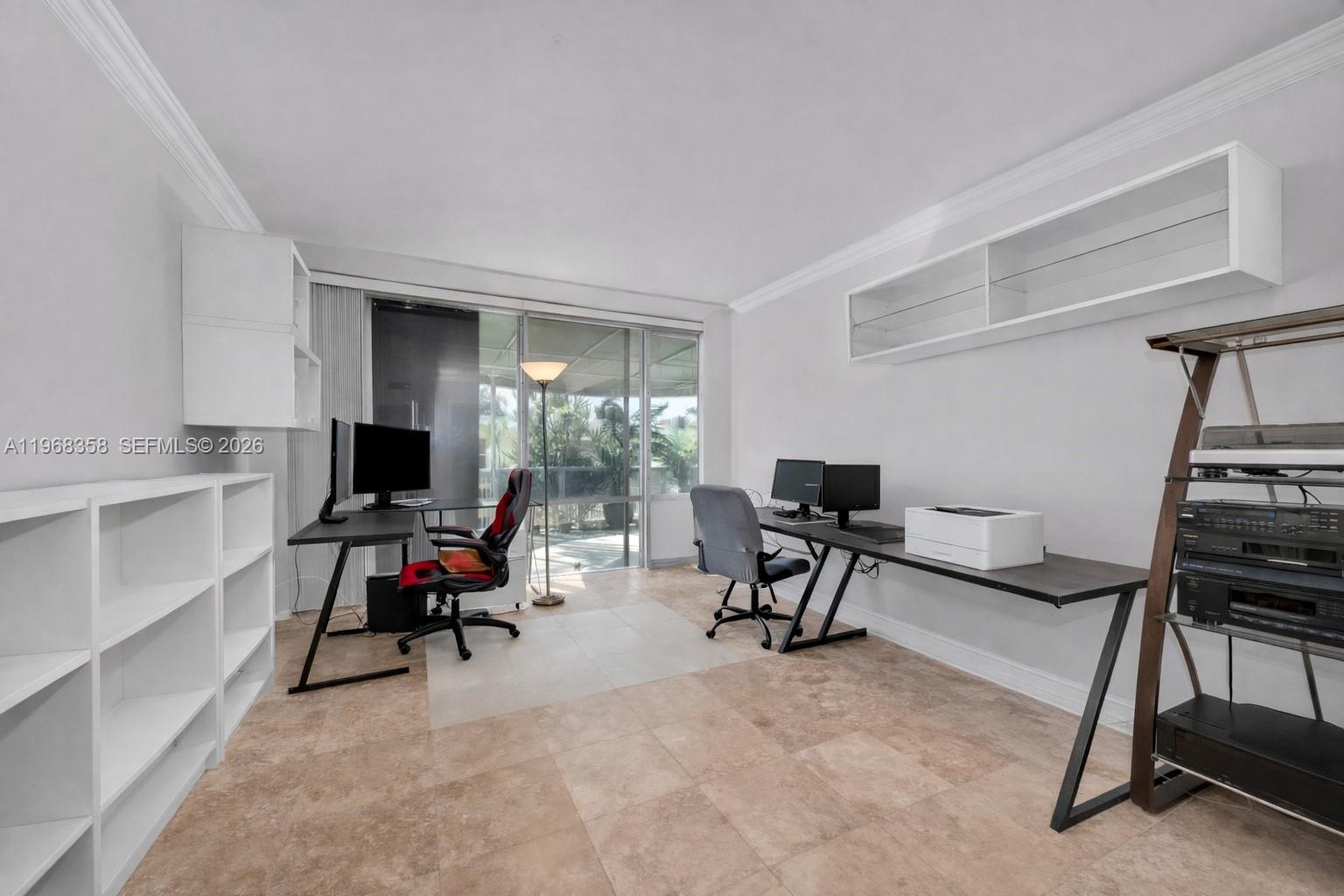 KING COLE CONDO - Residential