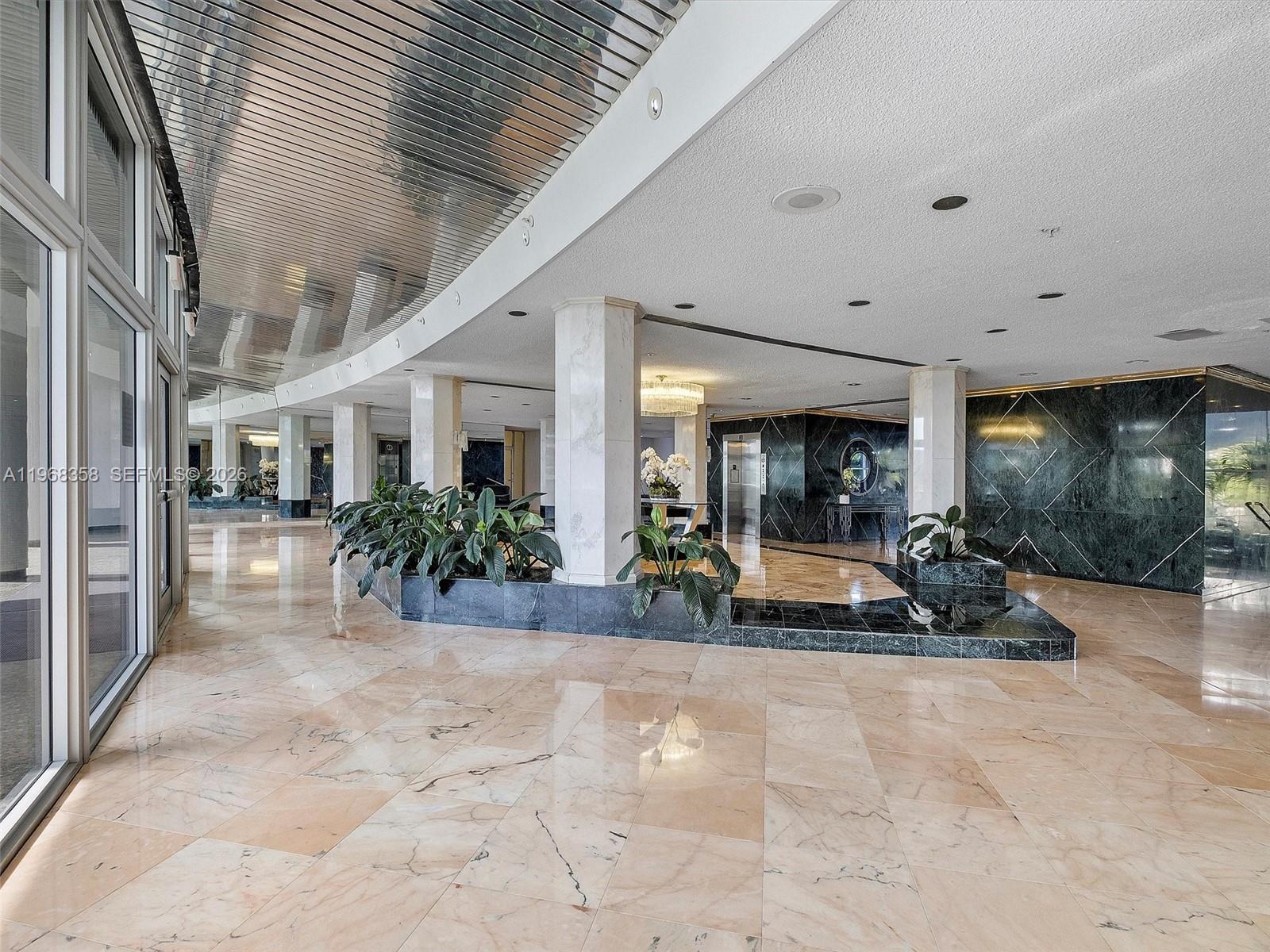 KING COLE CONDO - Residential