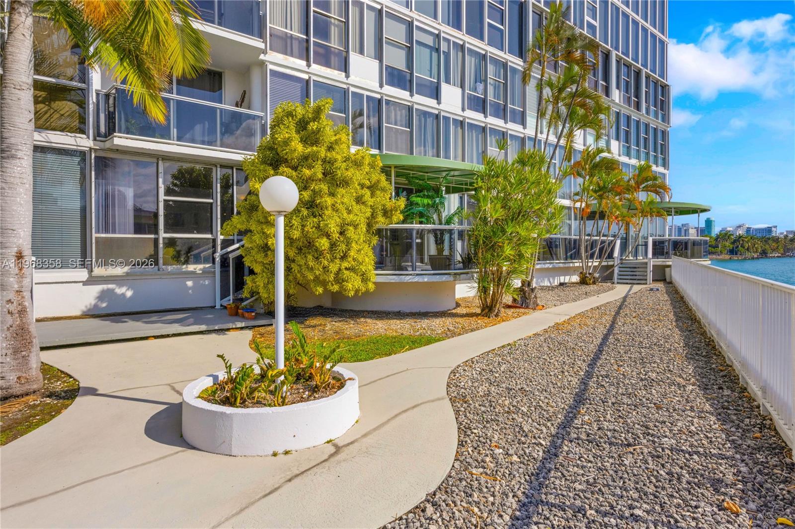 KING COLE CONDO - Residential