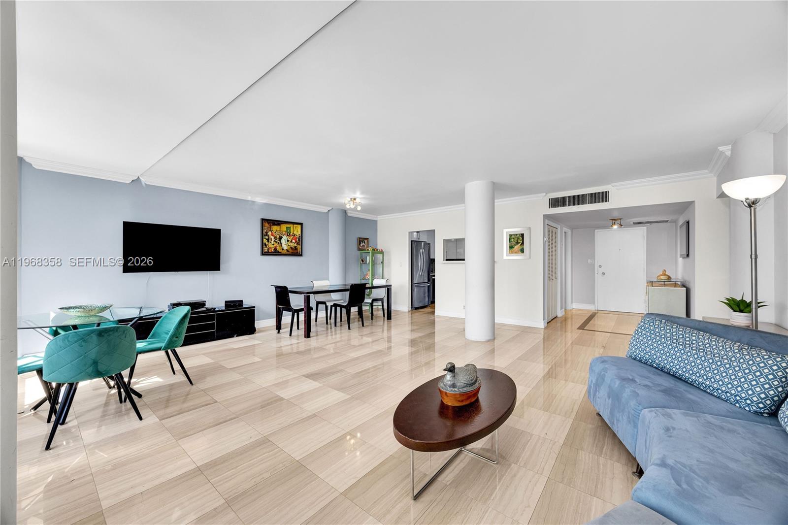 KING COLE CONDO - Residential