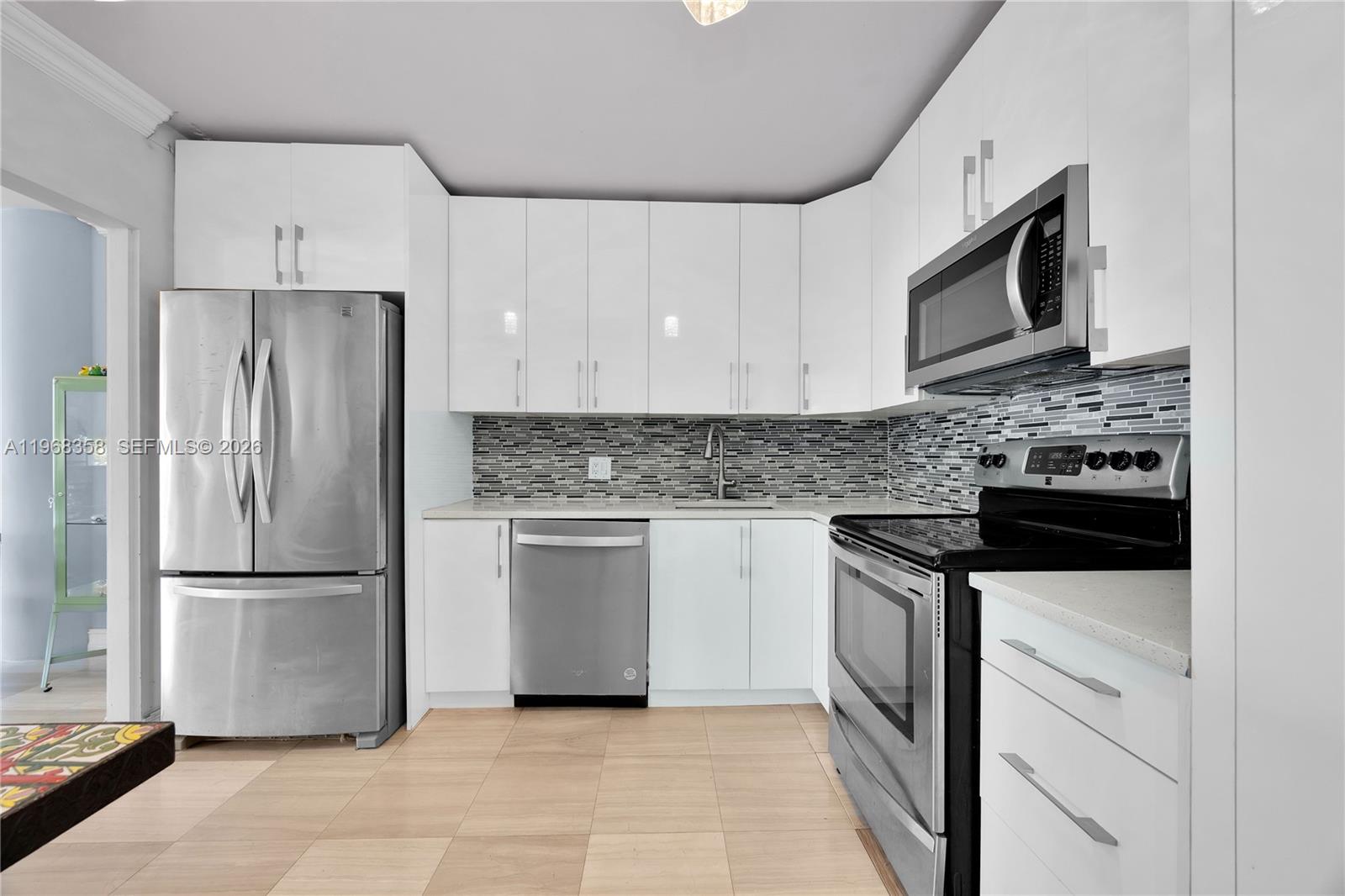 KING COLE CONDO - Residential