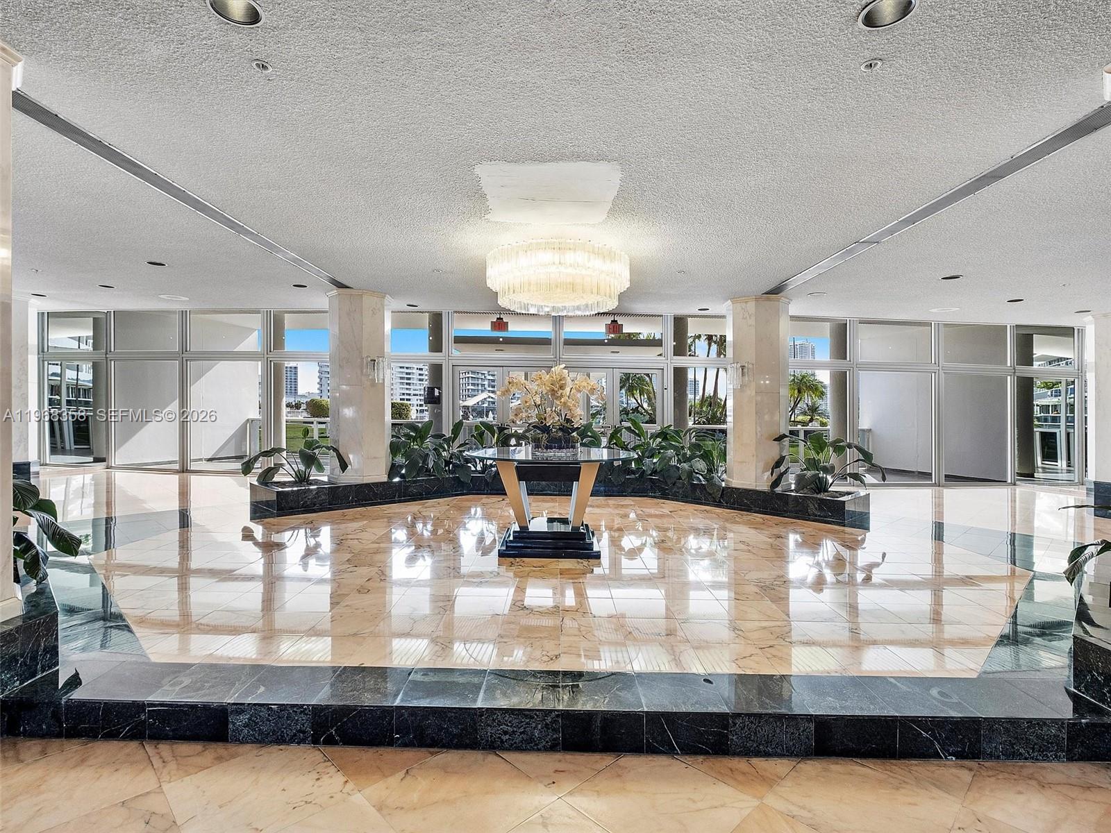 KING COLE CONDO - Residential