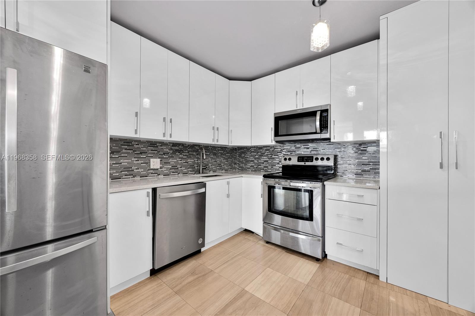 KING COLE CONDO - Residential