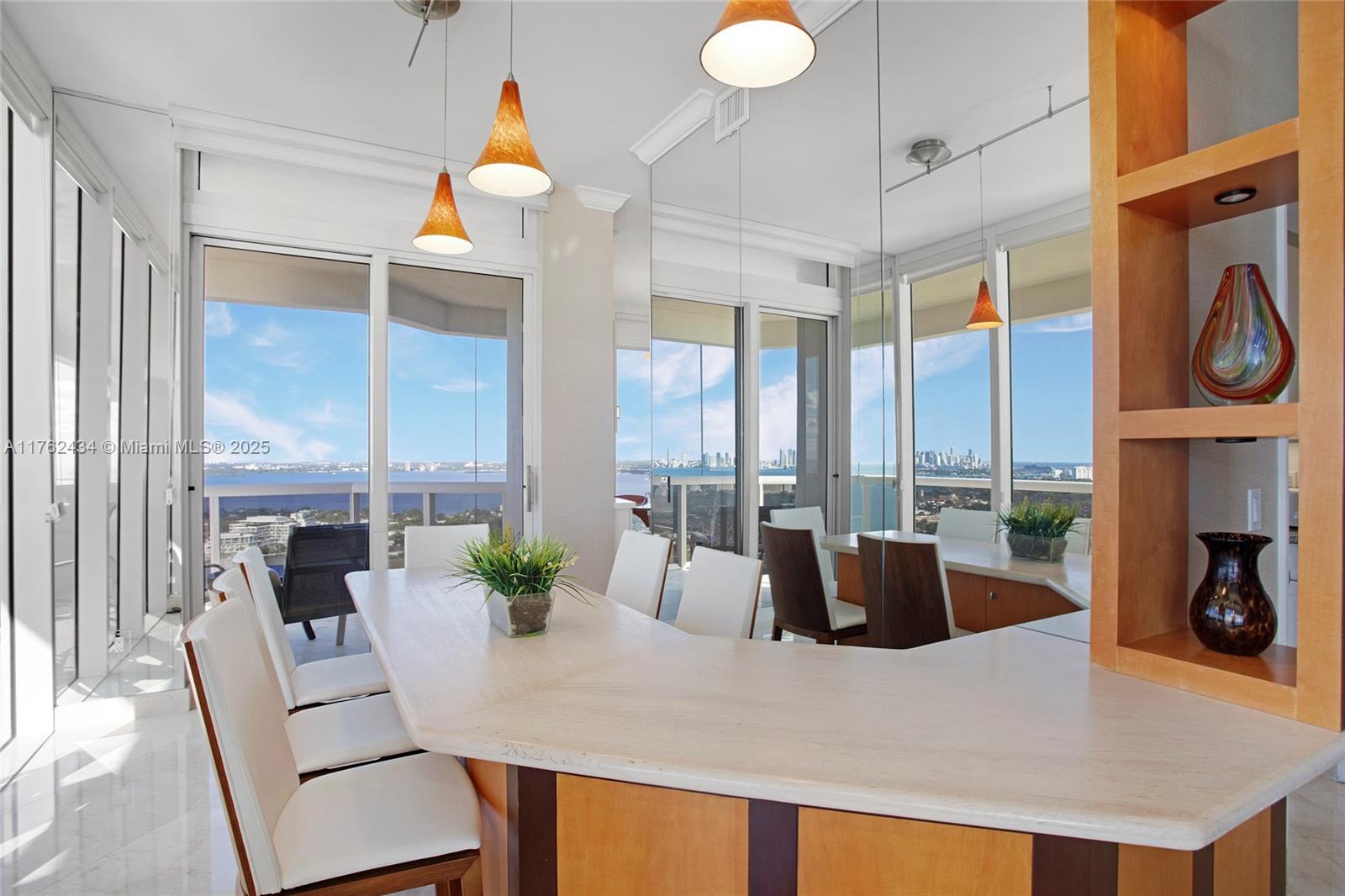 4775 Collins Ave 4005