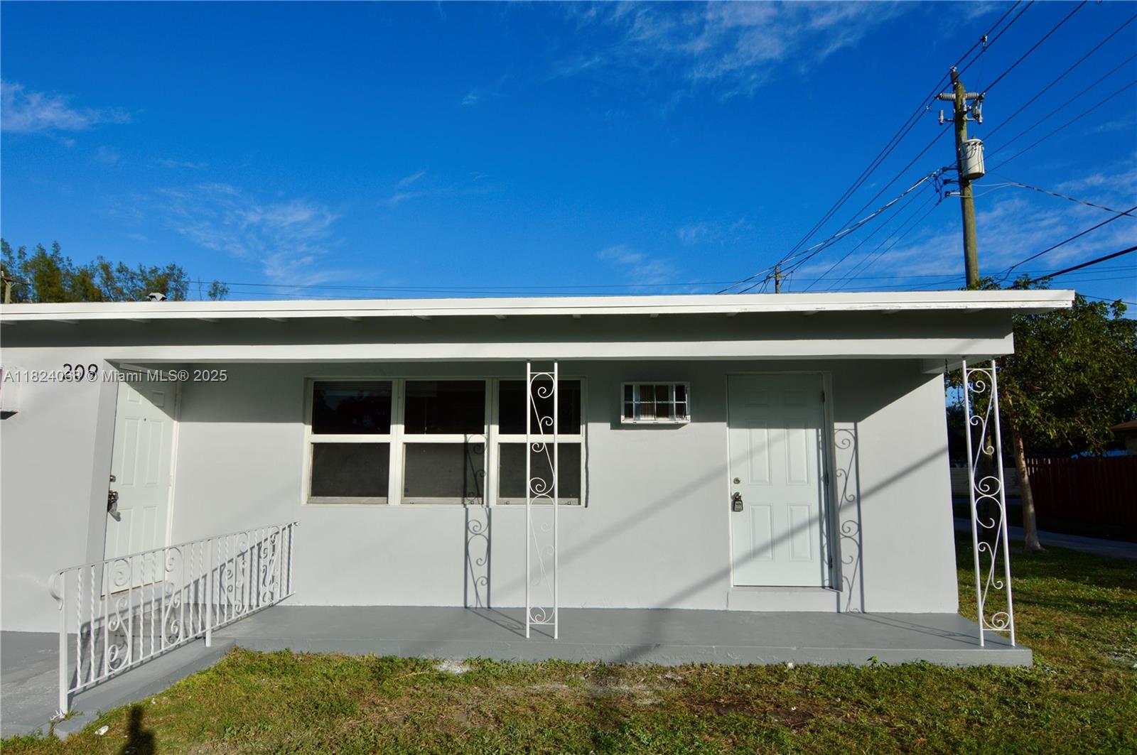 Rental Property at 209 Sw 14th St 2, Dania Beach, Miami-Dade County, Florida - Bedrooms: 1 
Bathrooms: 1  - $1,450 MO.