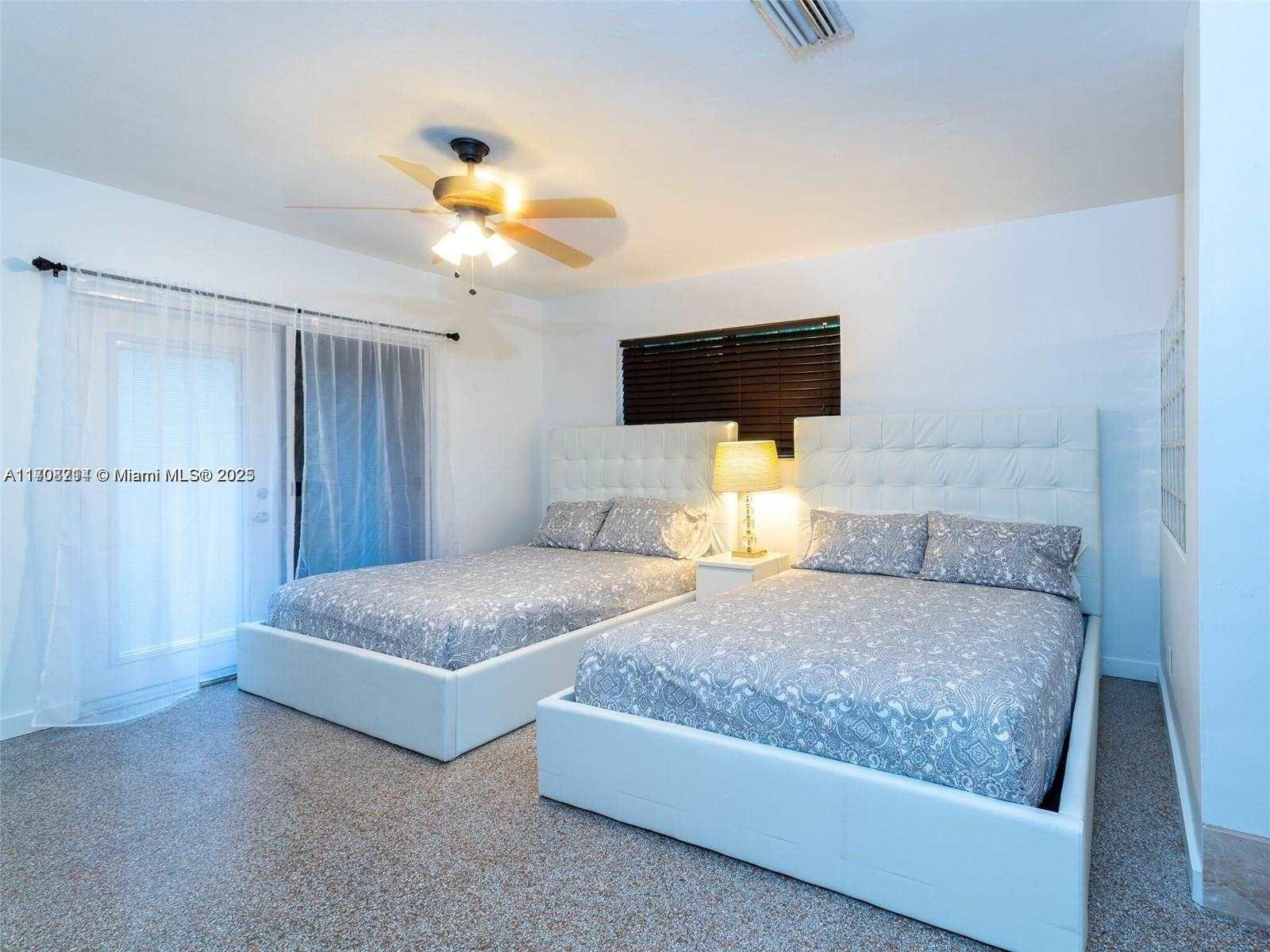 HOLLYWOOD PLACE - Residential