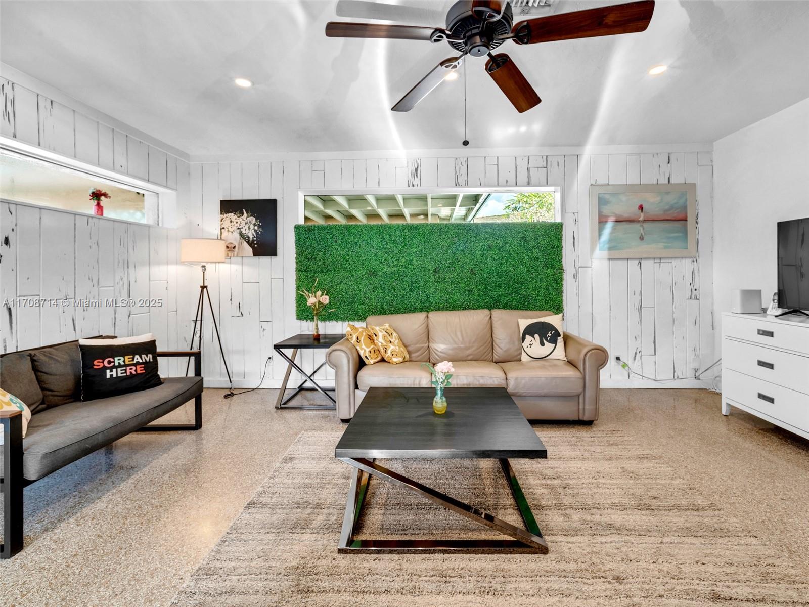 HOLLYWOOD PLACE - Residential