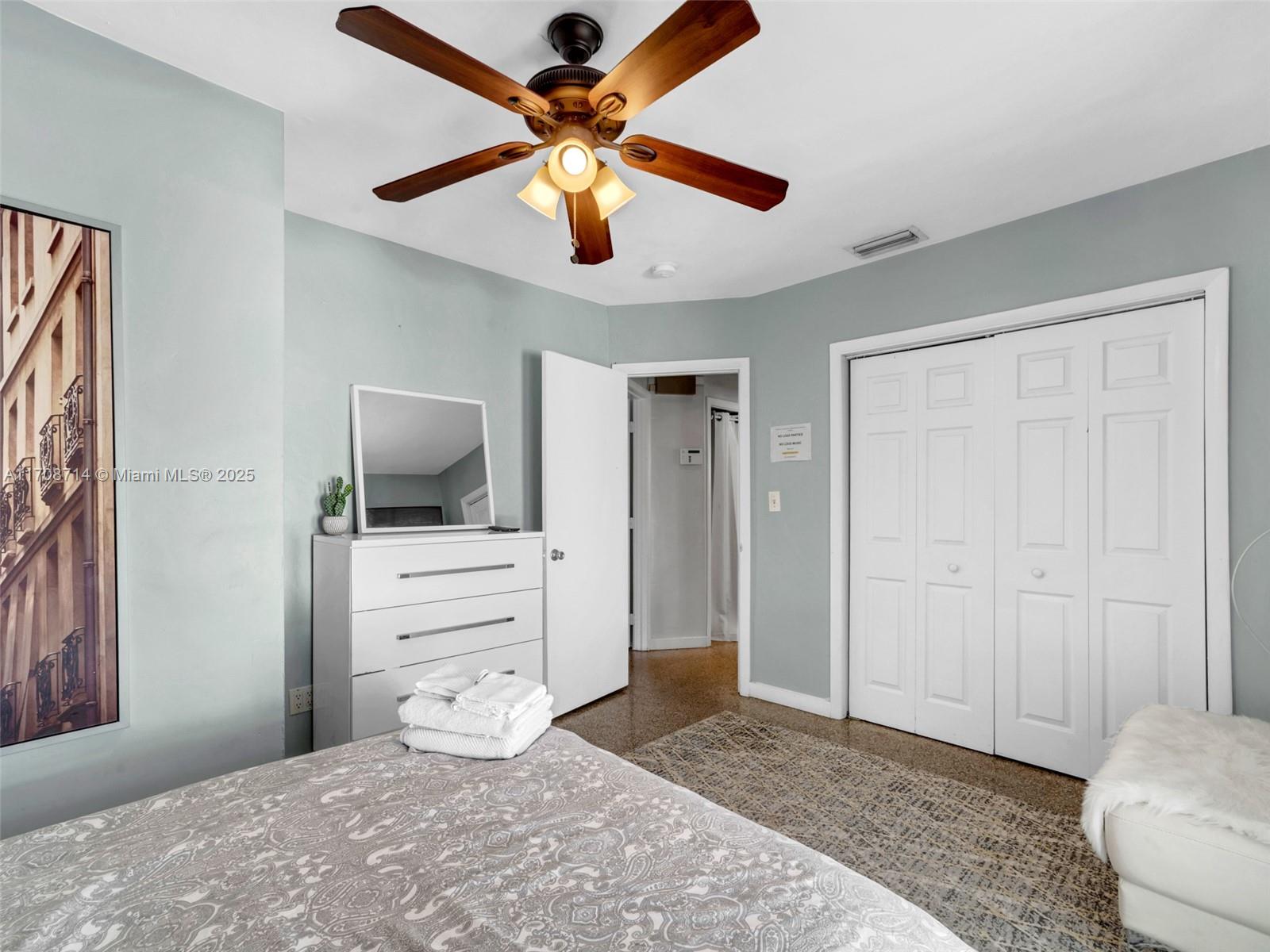 HOLLYWOOD PLACE - Residential