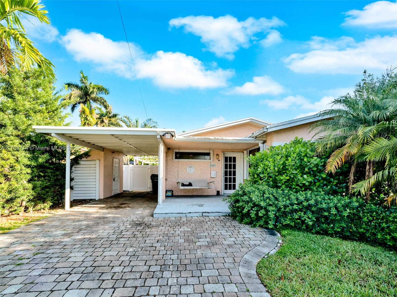 HOLLYWOOD PLACE - Residential