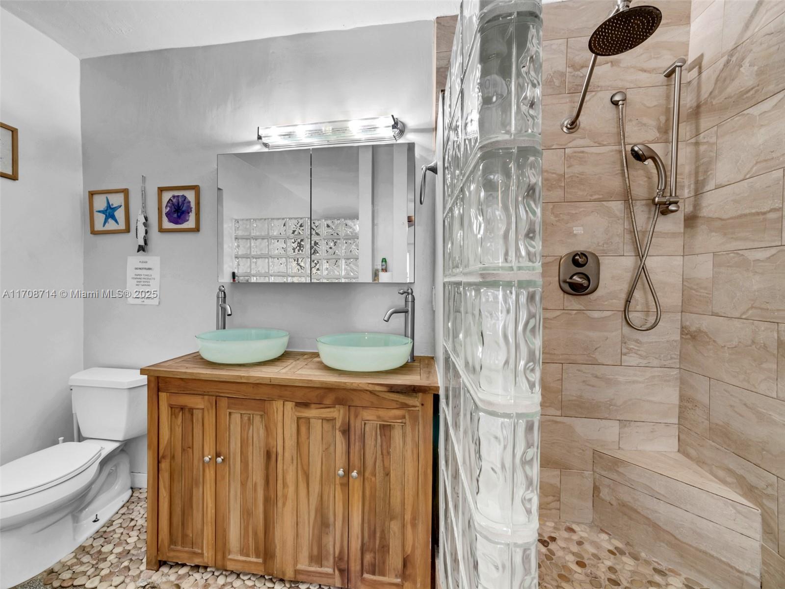 HOLLYWOOD PLACE - Residential