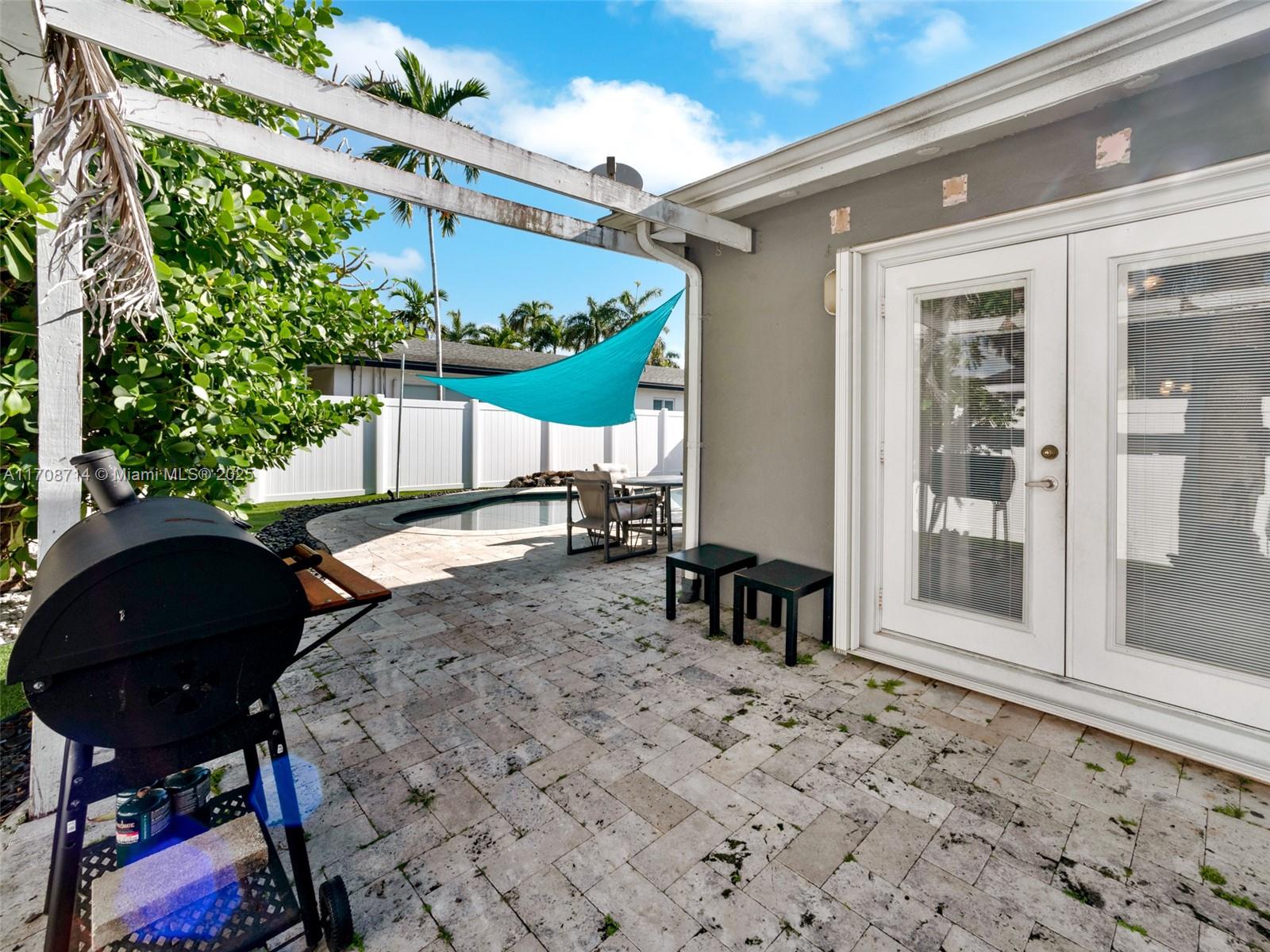 HOLLYWOOD PLACE - Residential