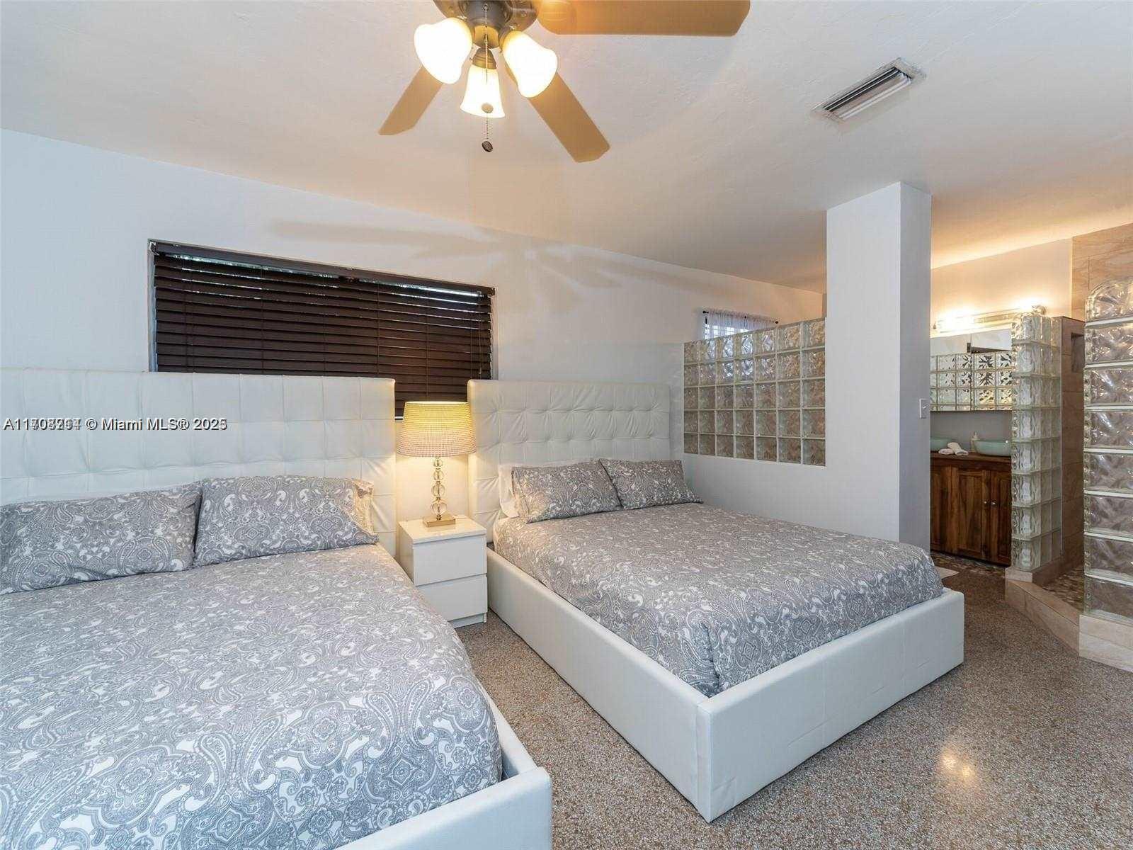 HOLLYWOOD PLACE - Residential