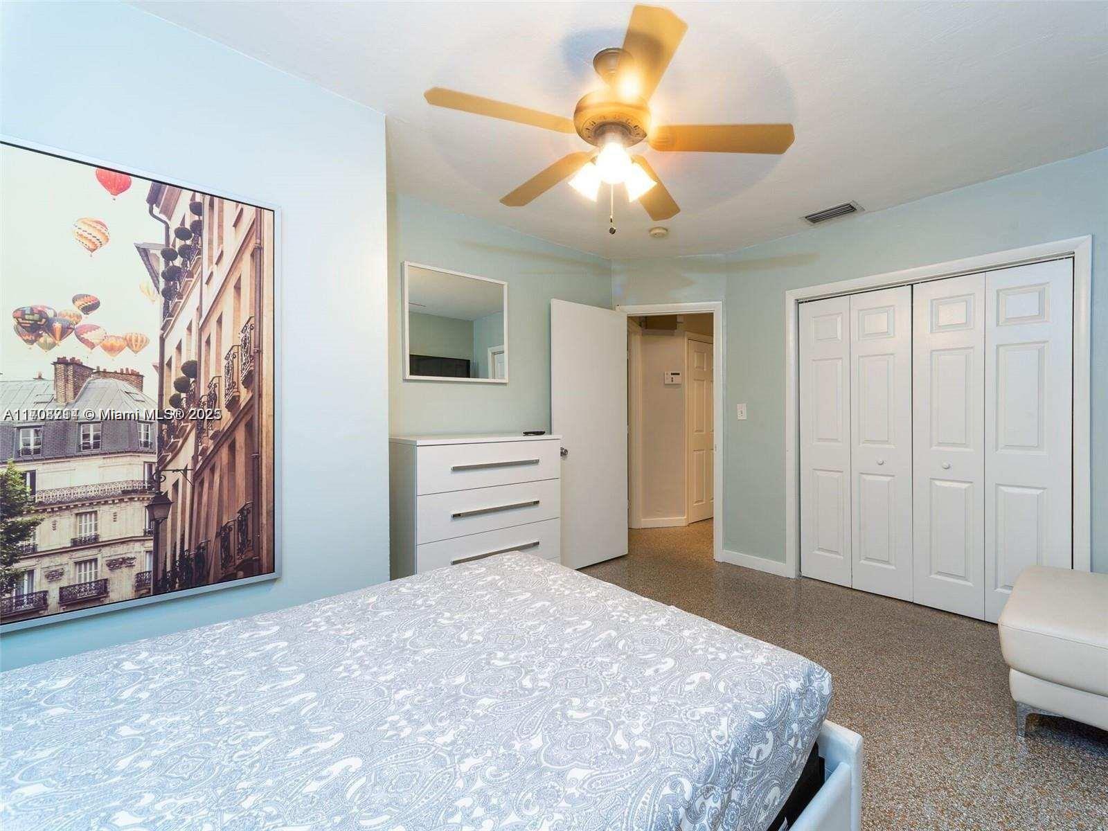 HOLLYWOOD PLACE - Residential