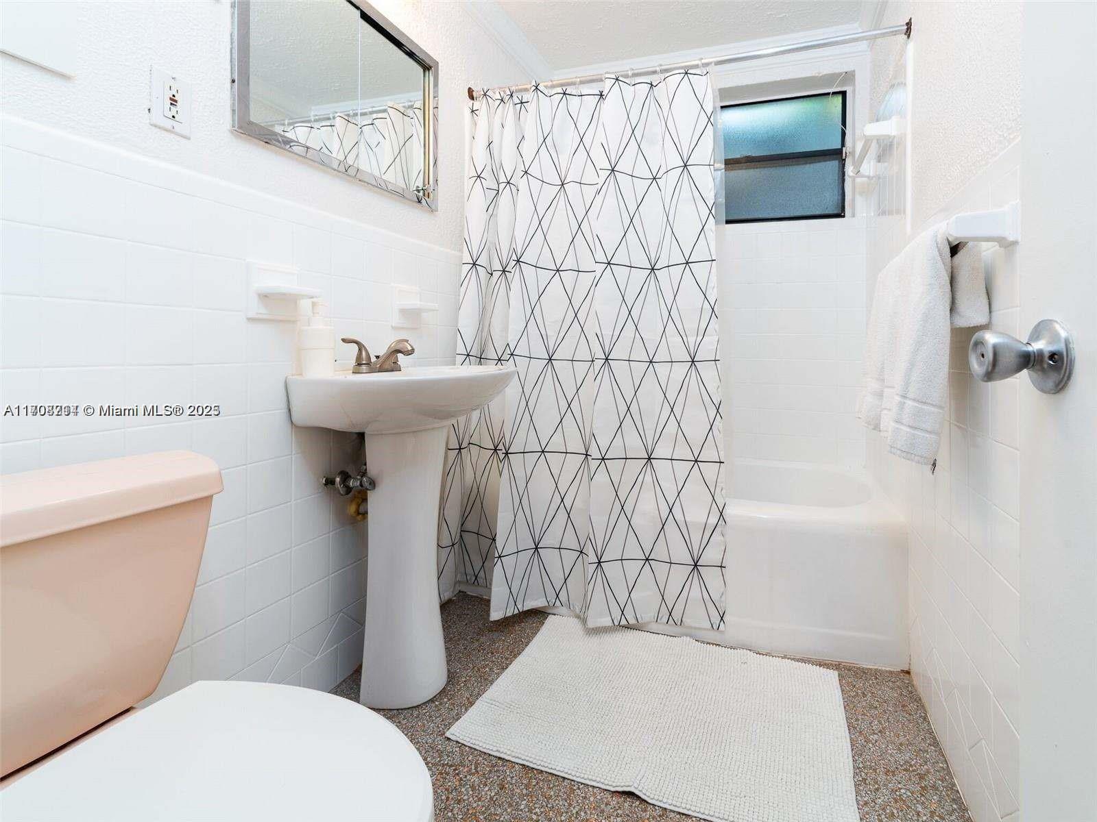 HOLLYWOOD PLACE - Residential