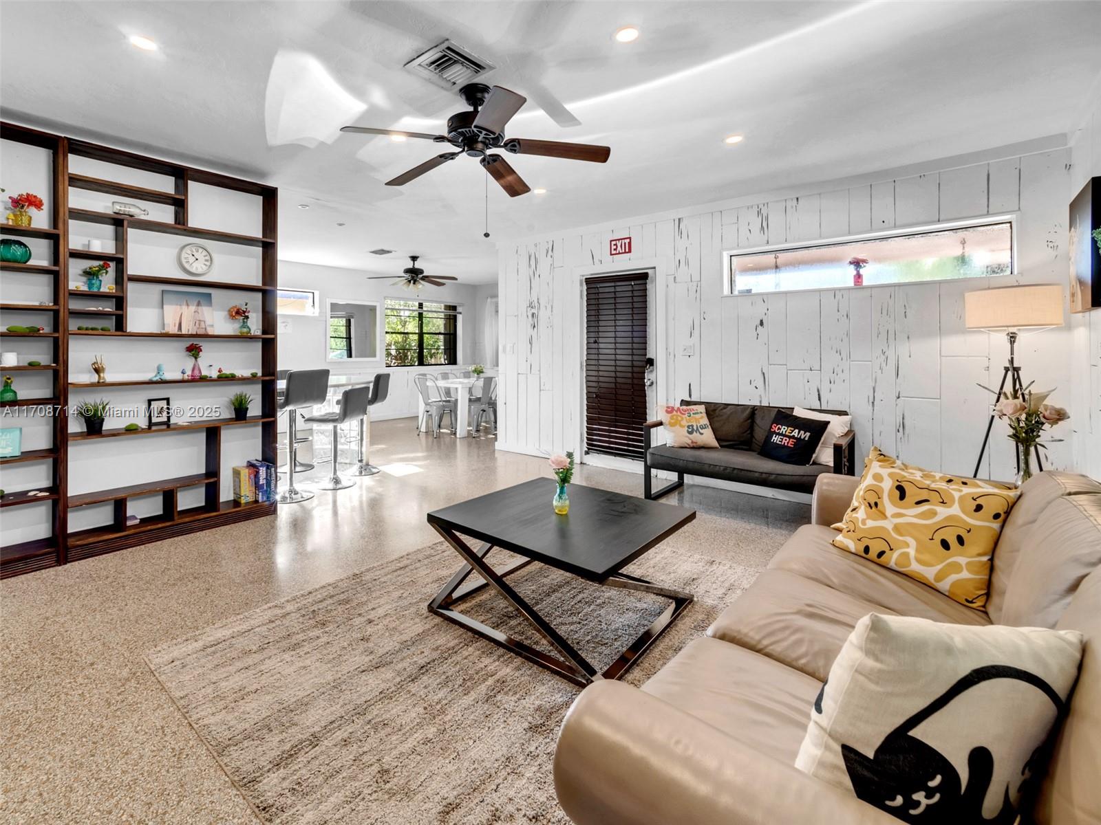 HOLLYWOOD PLACE - Residential