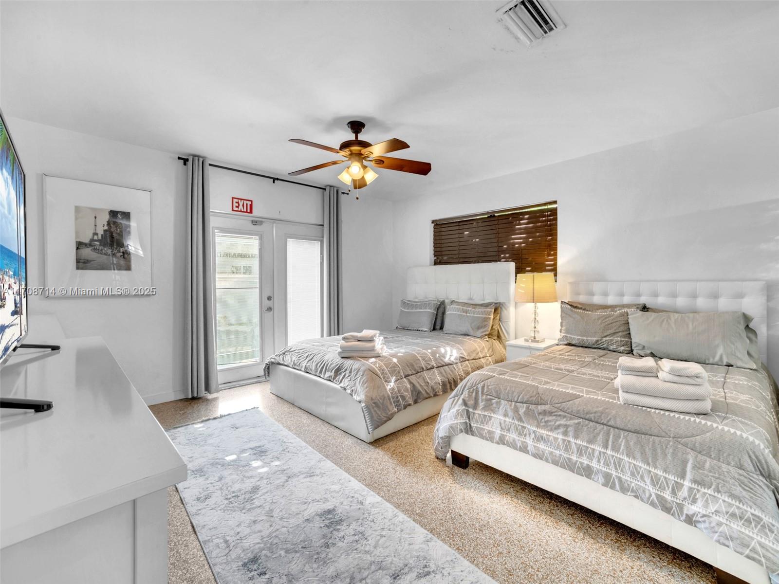 HOLLYWOOD PLACE - Residential