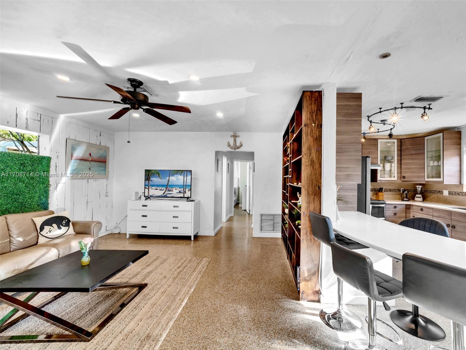 HOLLYWOOD PLACE - Residential