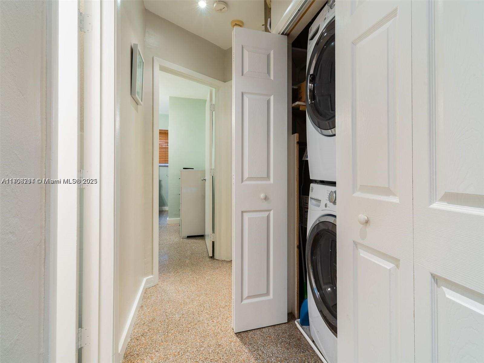 HOLLYWOOD PLACE - Residential