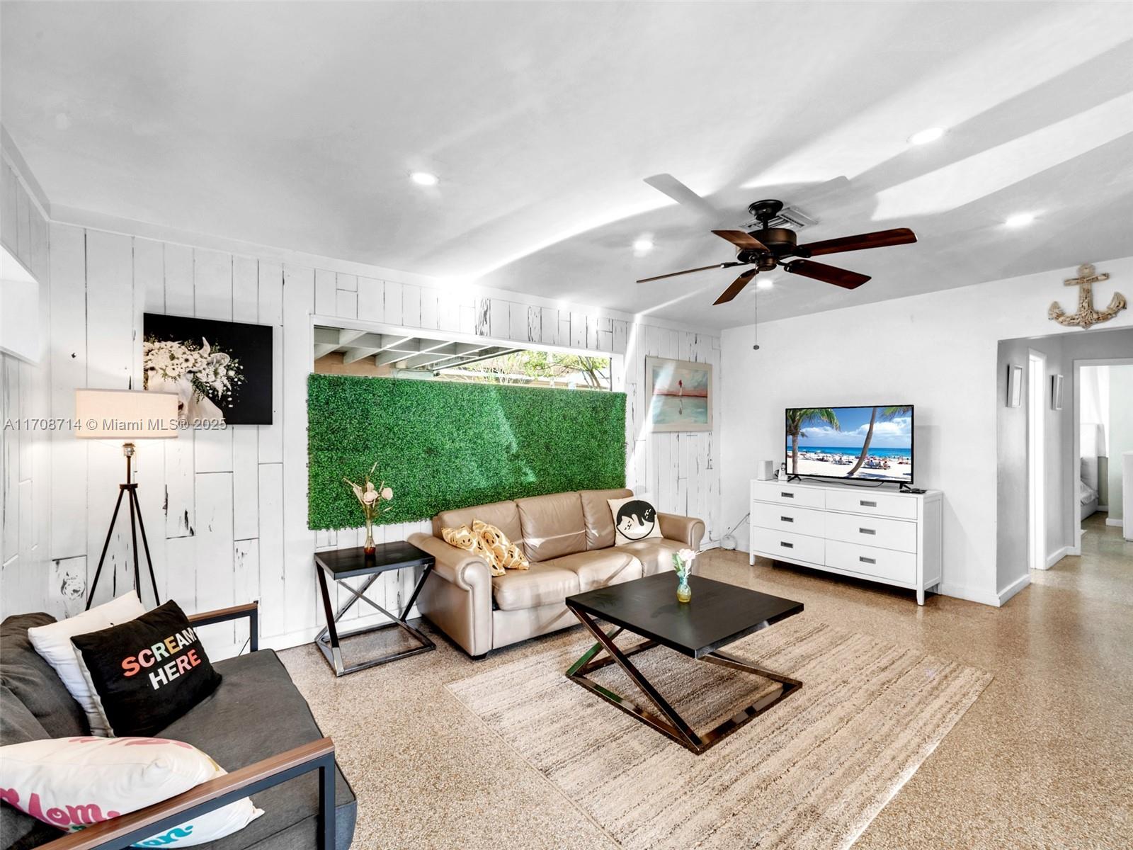 HOLLYWOOD PLACE - Residential