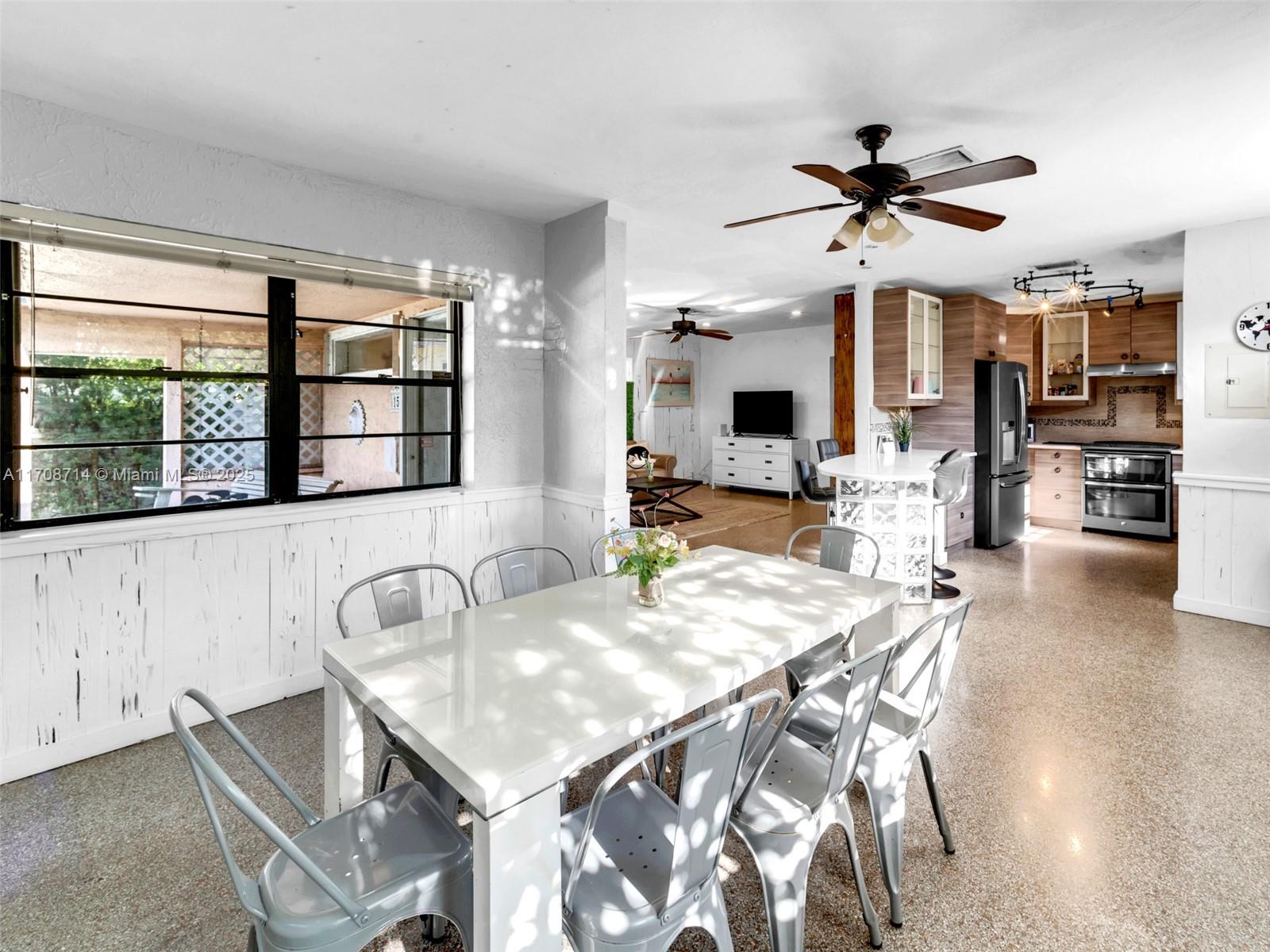 HOLLYWOOD PLACE - Residential