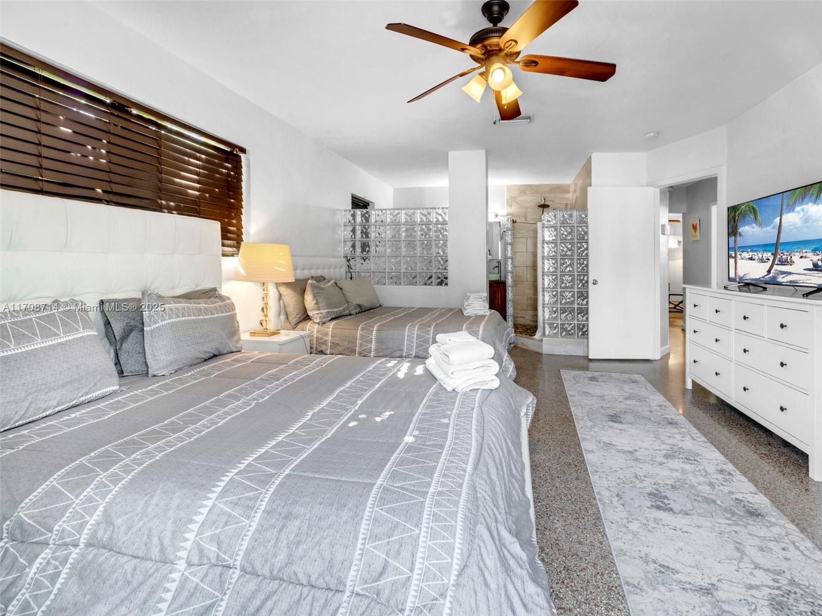 HOLLYWOOD PLACE - Residential