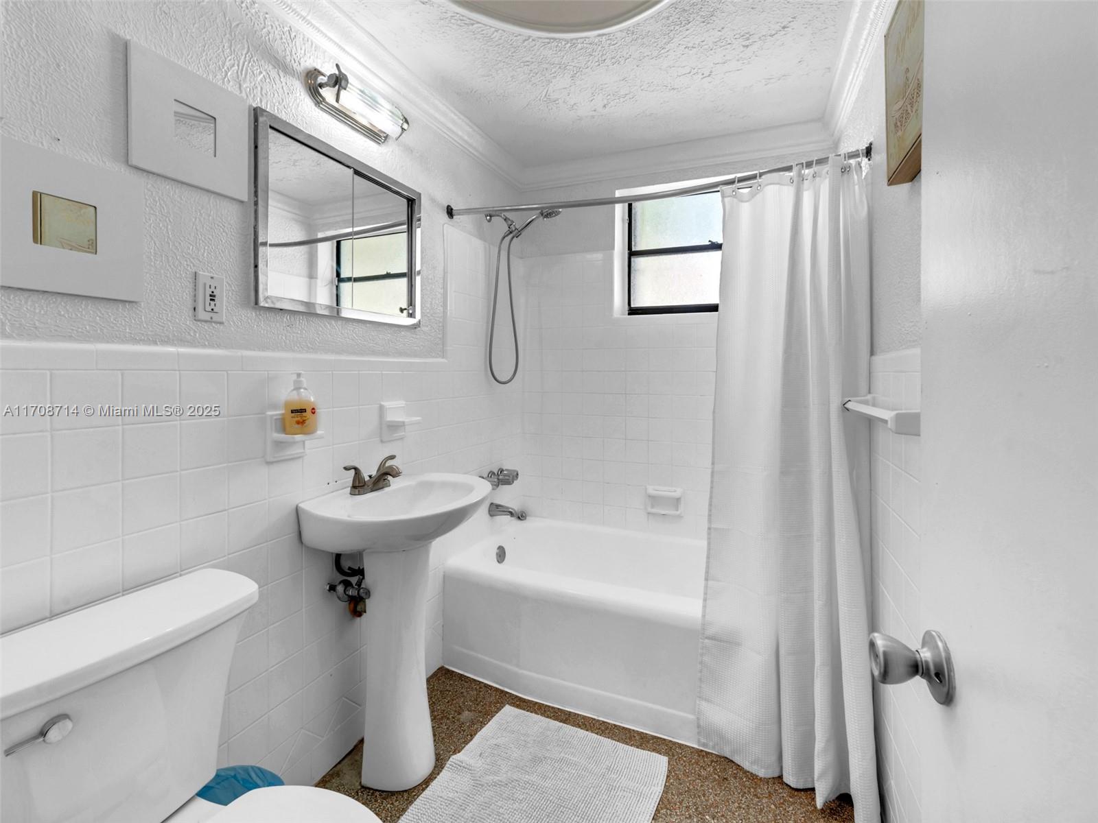 HOLLYWOOD PLACE - Residential