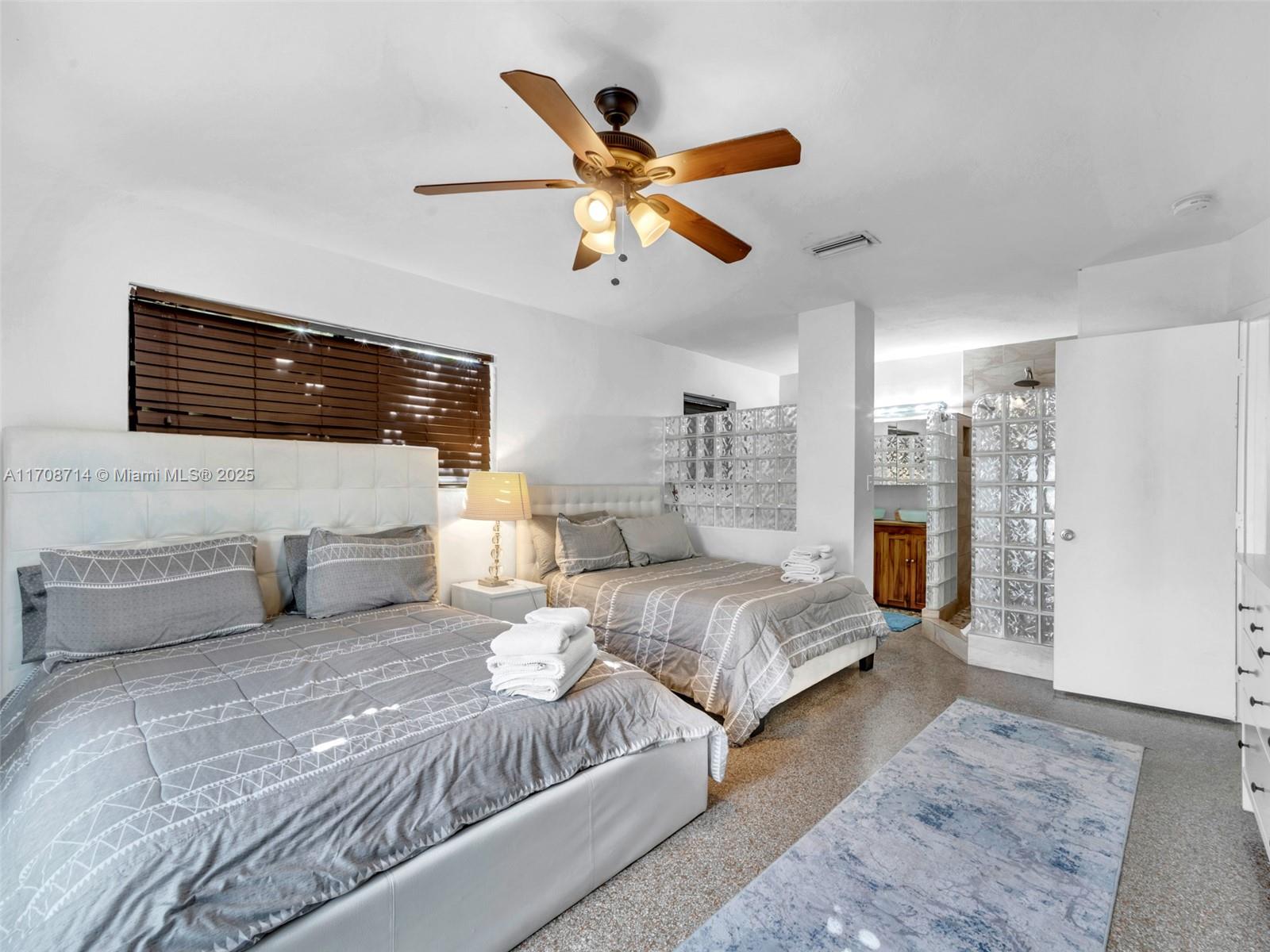 HOLLYWOOD PLACE - Residential