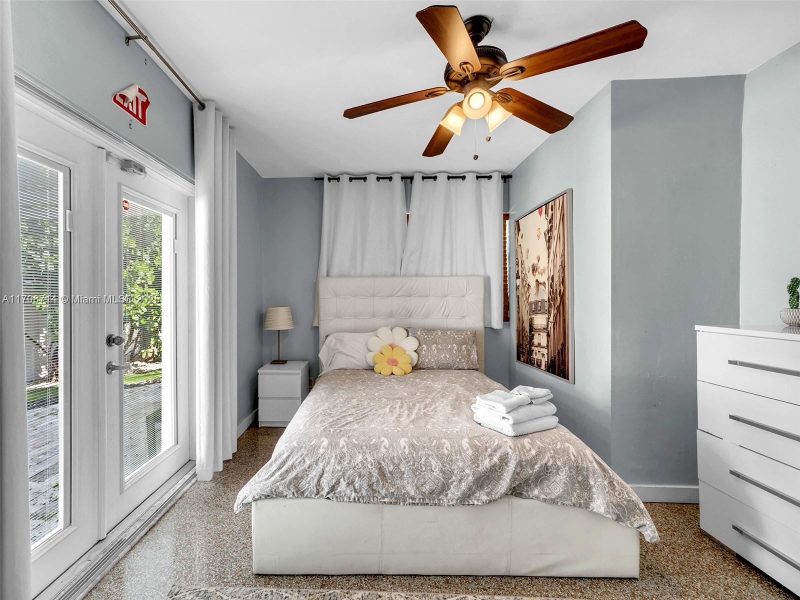 HOLLYWOOD PLACE - Residential