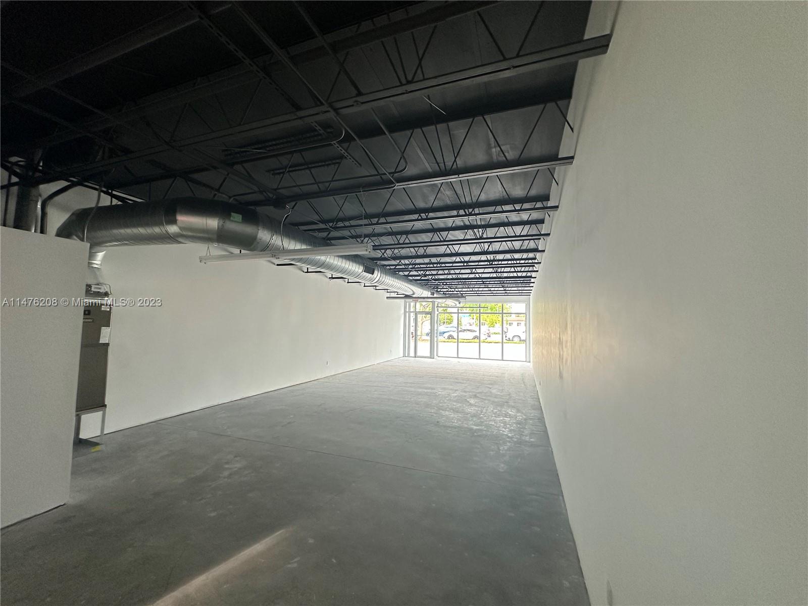10 S Royal Poinciana Blvd