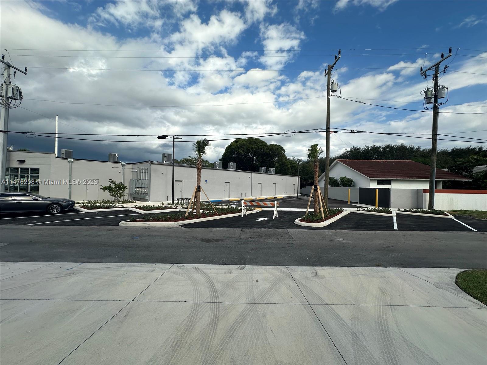 10 S Royal Poinciana Blvd