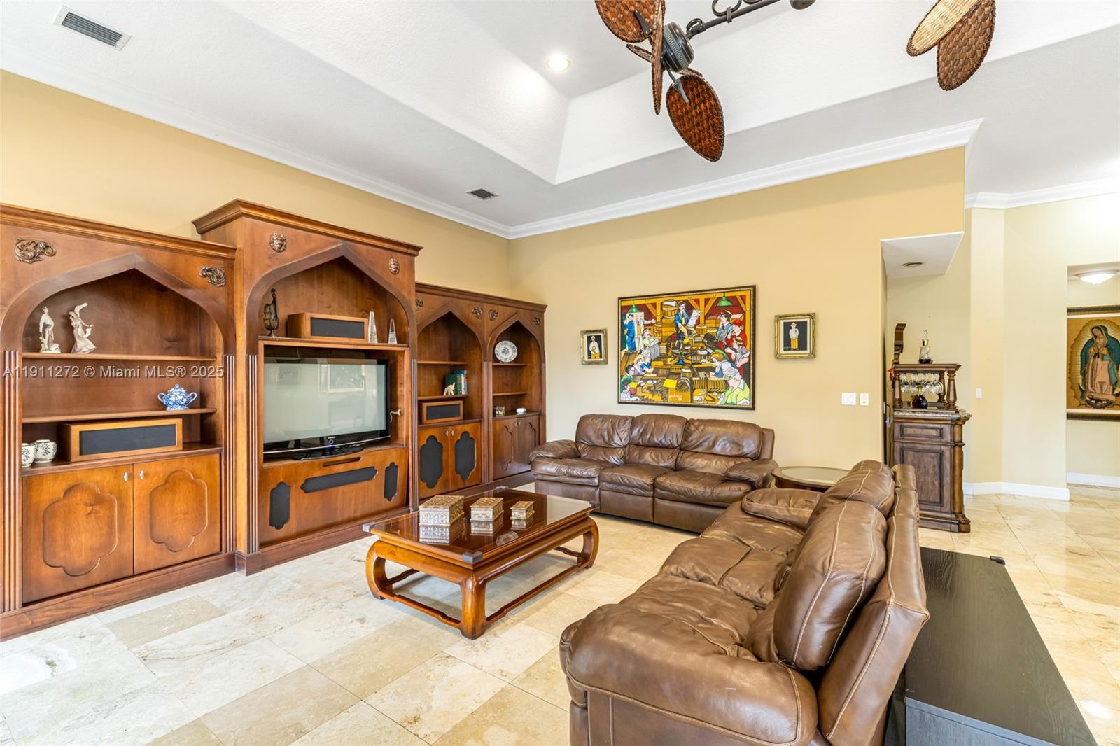 PINECREST MANSIONS - Residential