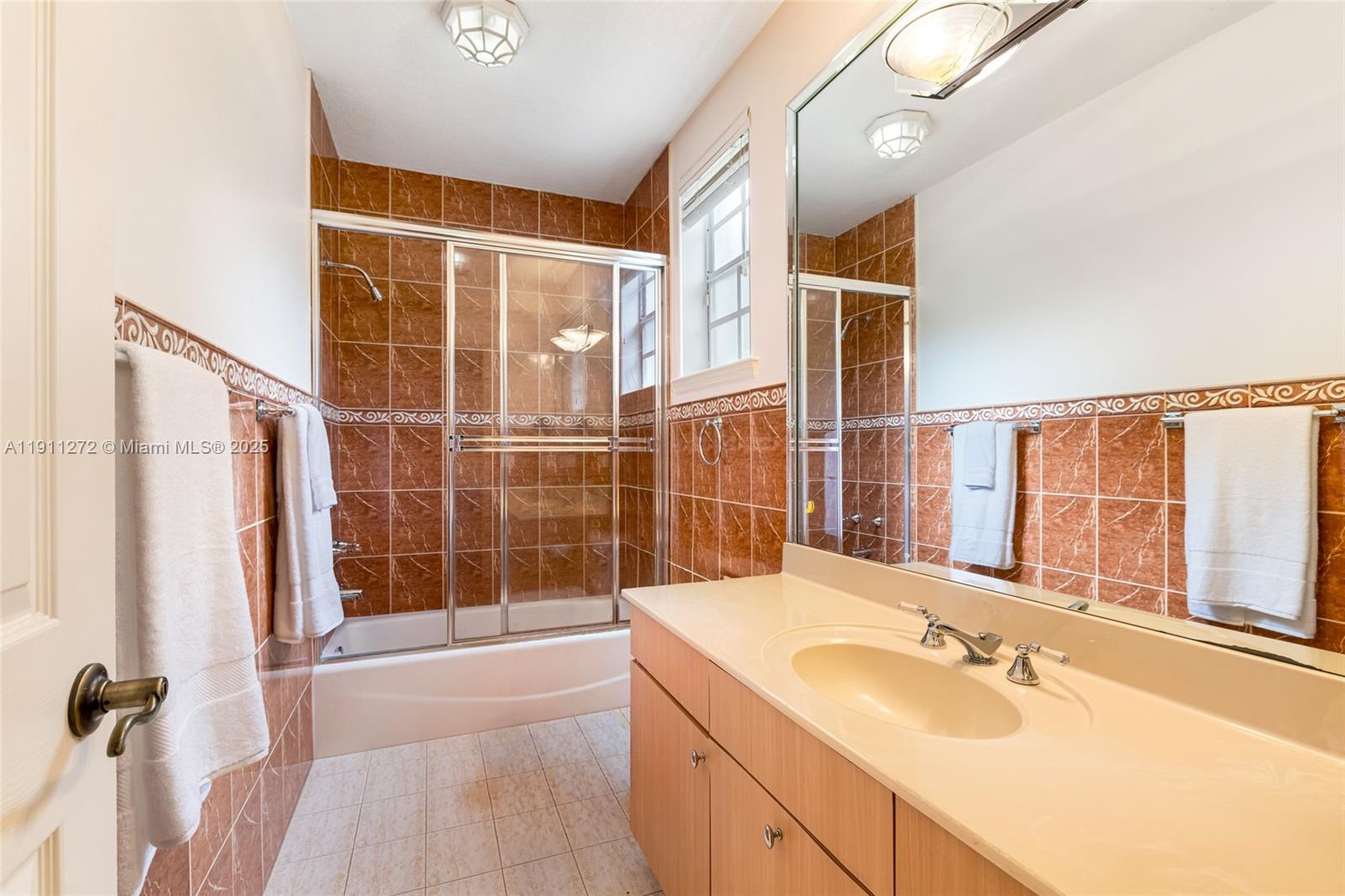 PINECREST MANSIONS - Residential