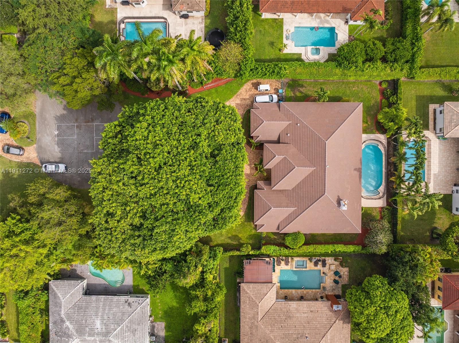 PINECREST MANSIONS - Residential