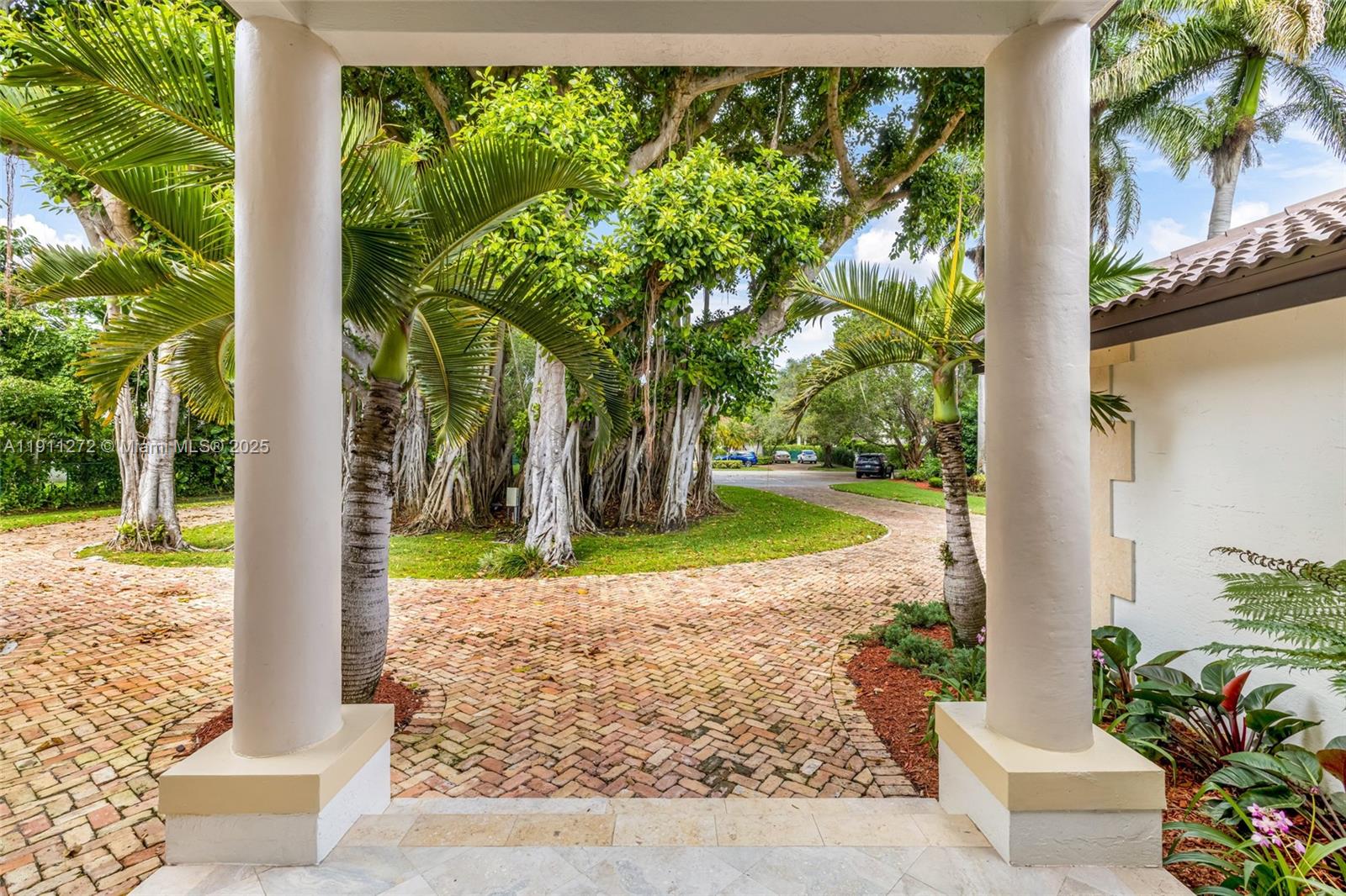 PINECREST MANSIONS - Residential