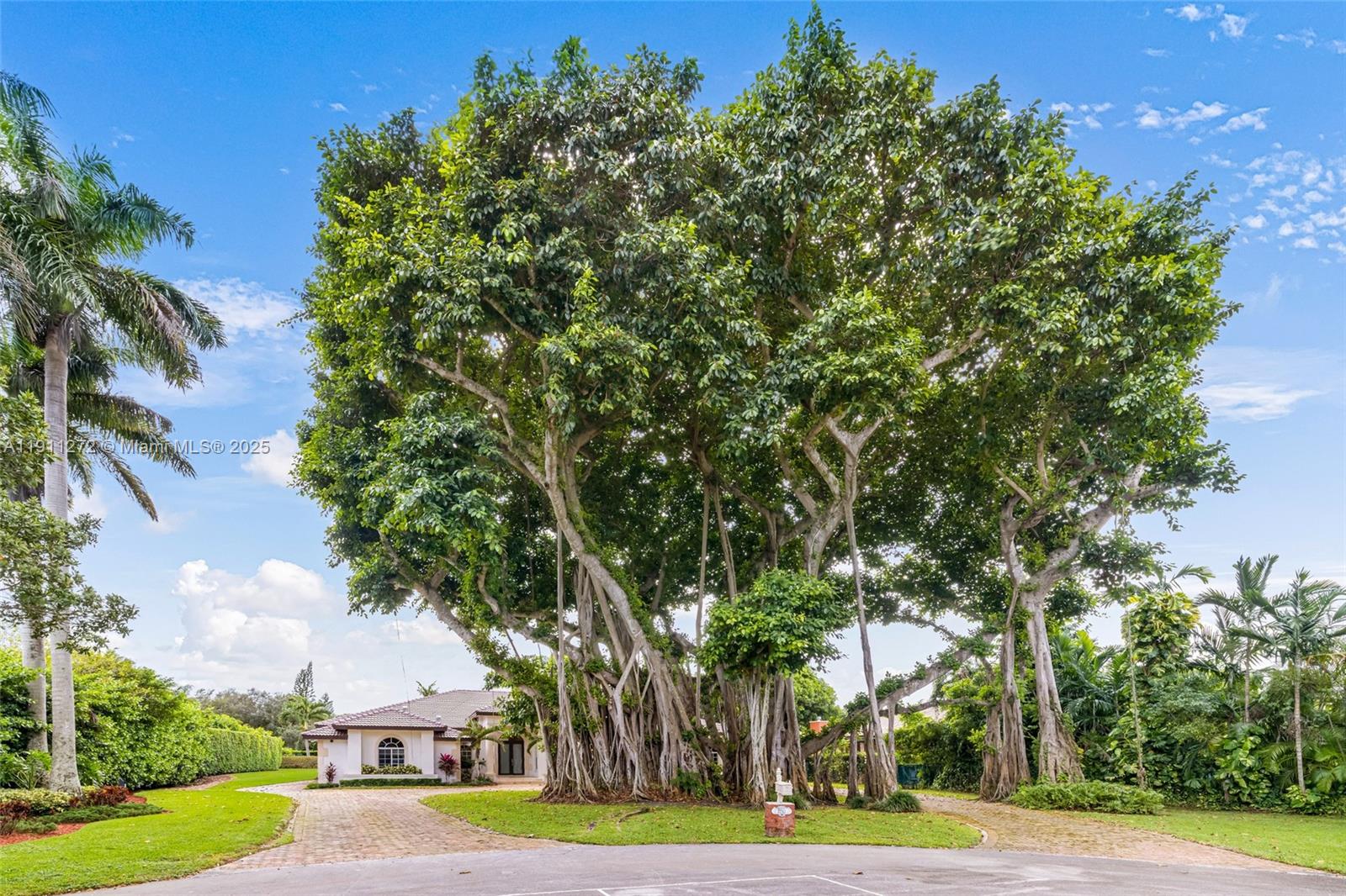 PINECREST MANSIONS - Residential