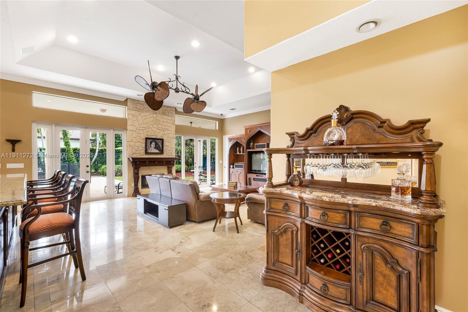 PINECREST MANSIONS - Residential