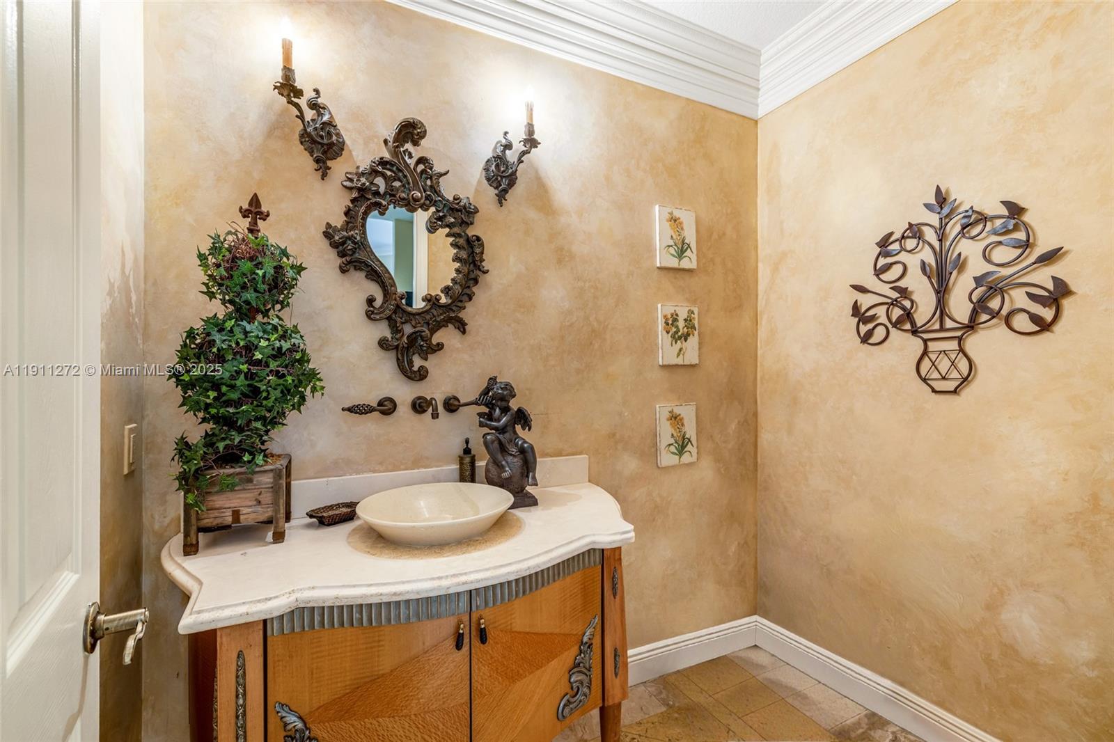 PINECREST MANSIONS - Residential