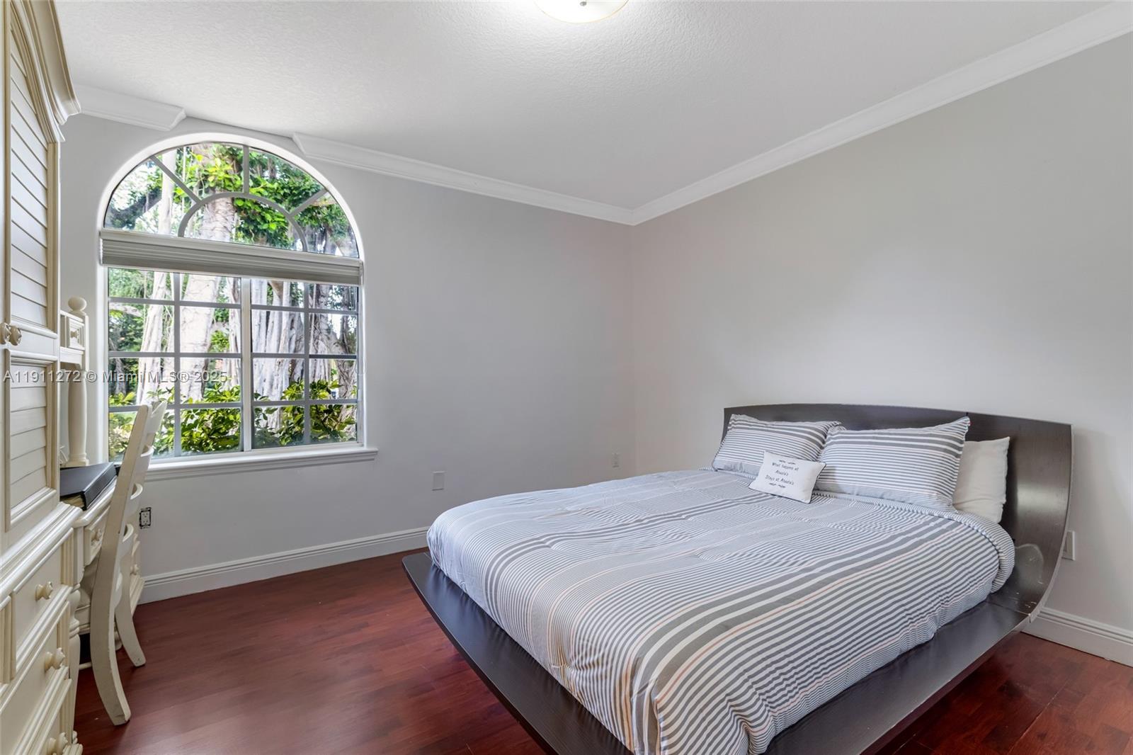 PINECREST MANSIONS - Residential