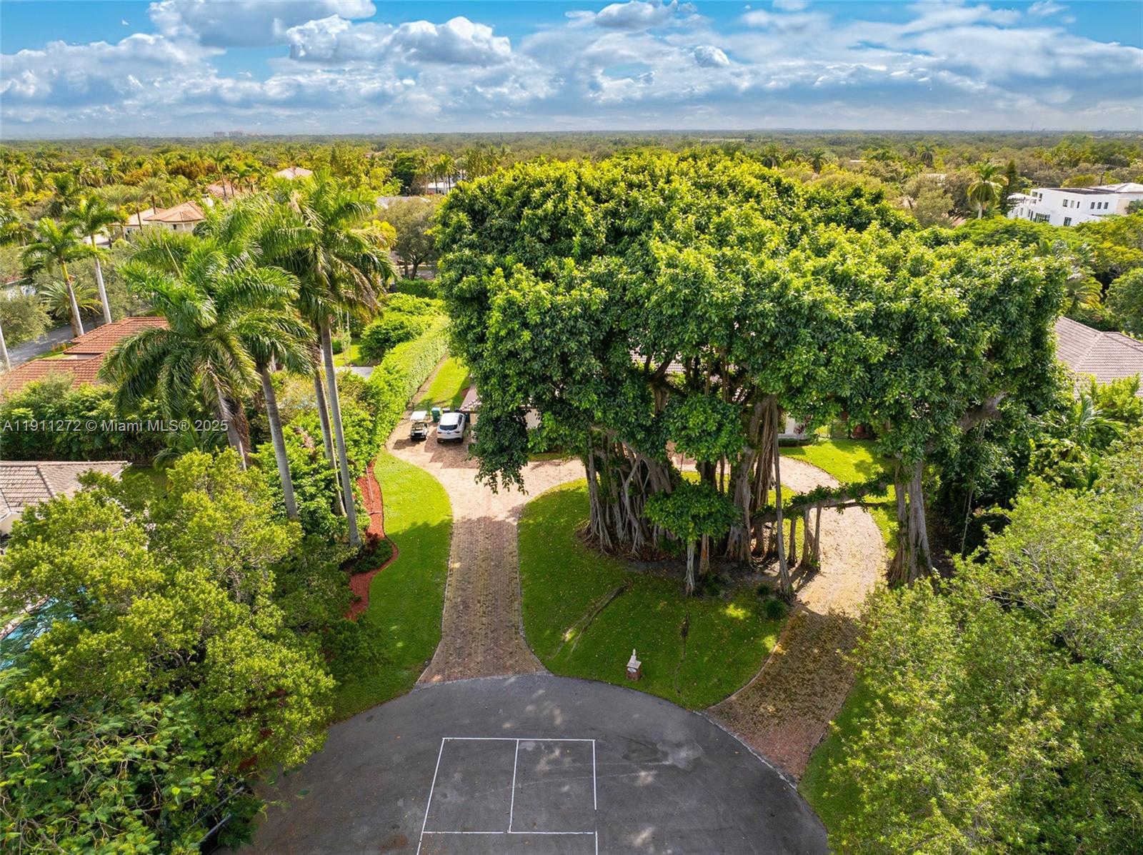 PINECREST MANSIONS - Residential