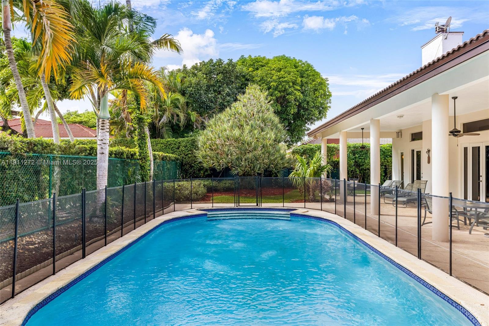 PINECREST MANSIONS - Residential