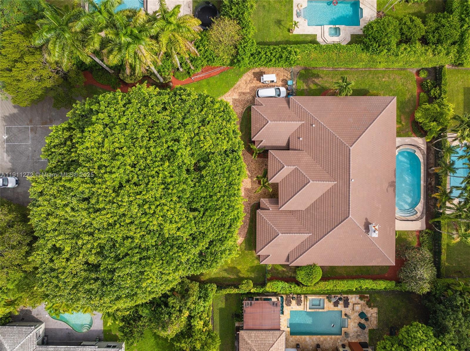 PINECREST MANSIONS - Residential