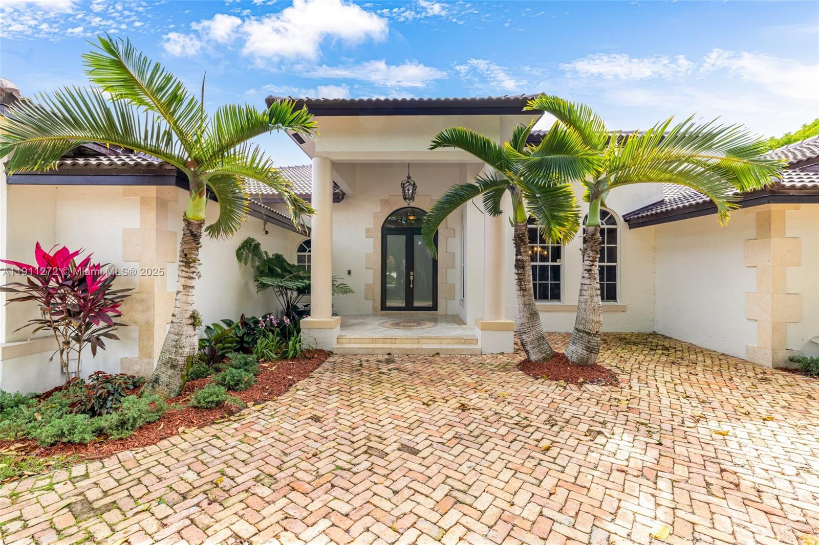 PINECREST MANSIONS - Residential