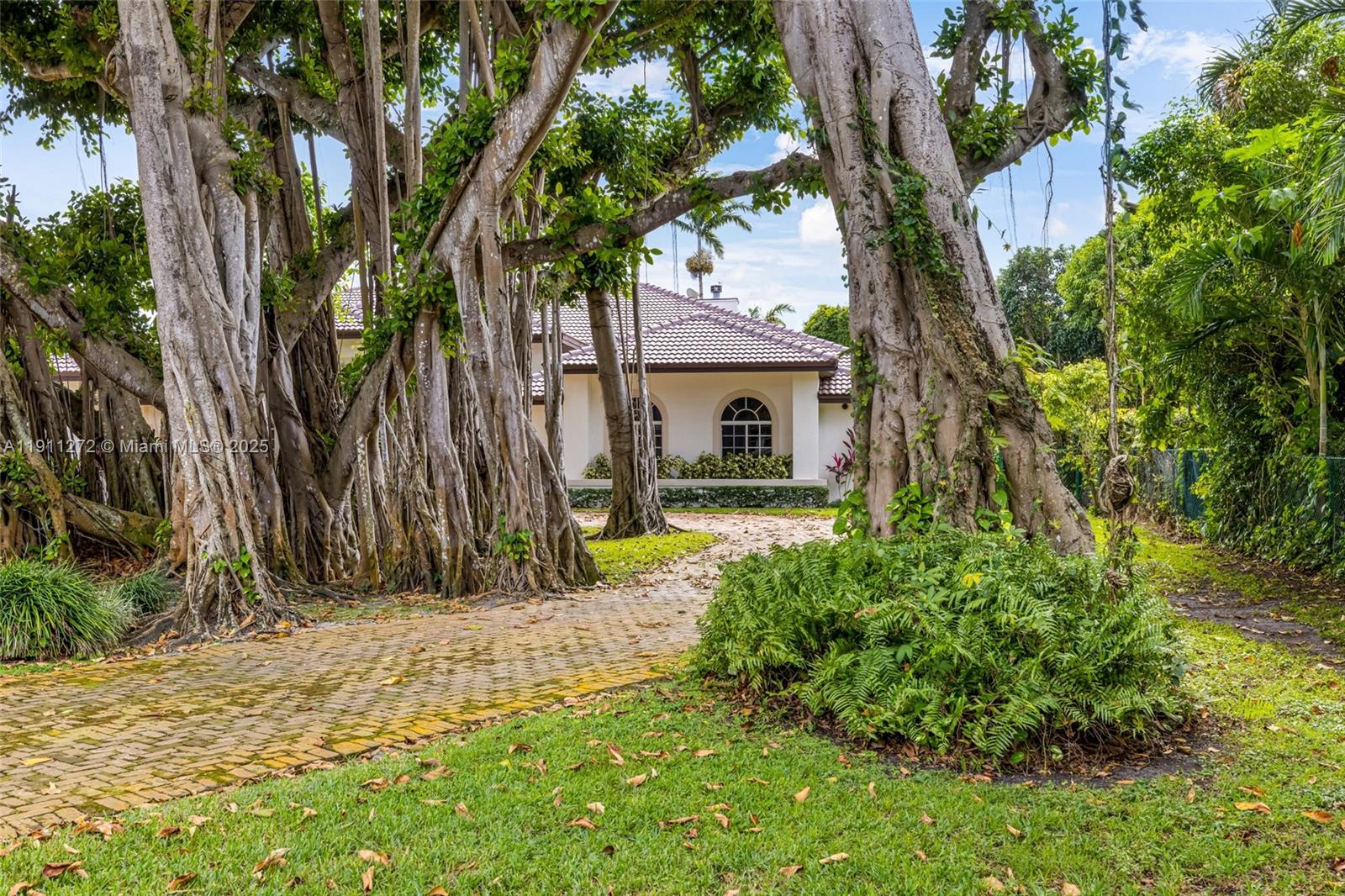 PINECREST MANSIONS - Residential