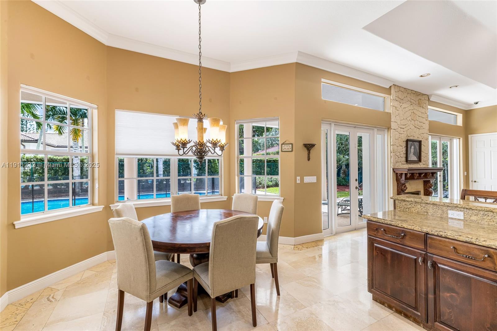 PINECREST MANSIONS - Residential