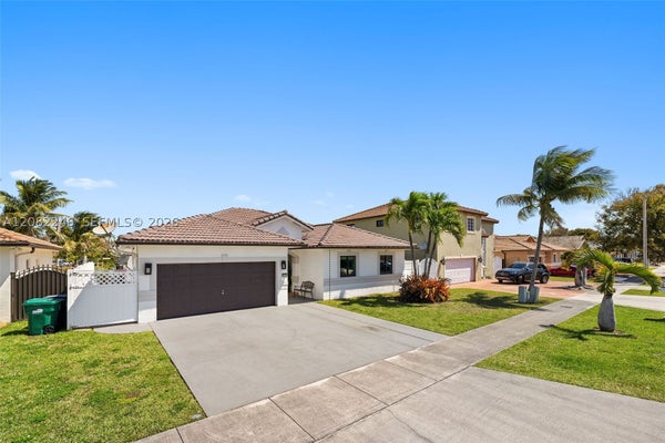 15979 SW 53RD TER, MIAMI, FL 33185 - Image 3562dcd5d8d5feabdc74f37b3fb4dd01/3050118486