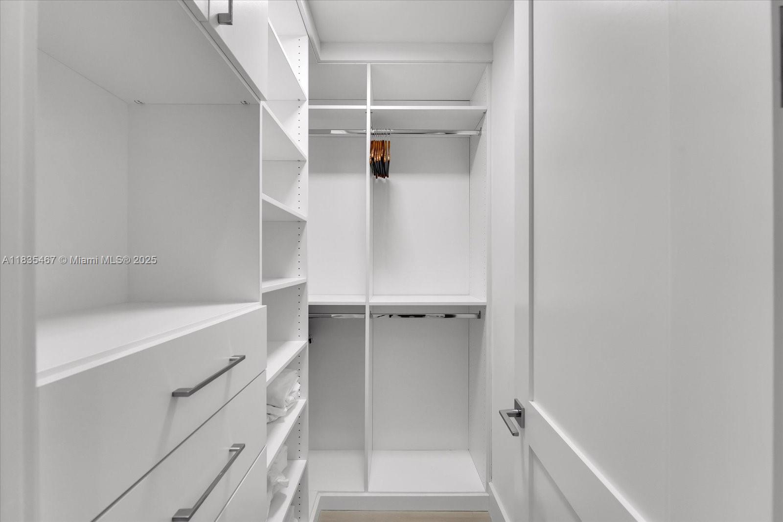 CONTINUUM ON SOUTH BEACH - Residential